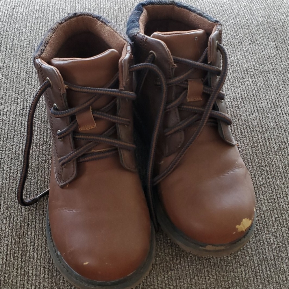 Oshkosh used kids shoes size 11 boots